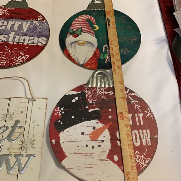 Christmas Elegance Bundle of four farmhouse look ornaments/door decor. - Picture 2 of 5